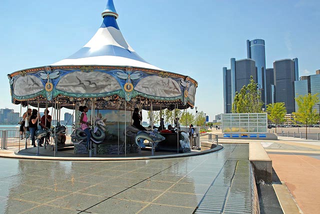 Detroit RiverWalk - Rivard Plaza